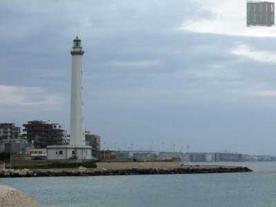 Quartiere Marconi: il faro di San Cataldo risalente al 1869