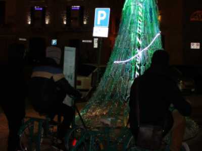 Ruvo, l'albero di Natale che si accende pedalando