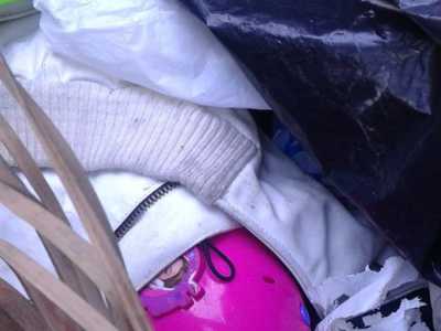 Tra gli oggetti nascosti ci sono anche giocattoli e capi di abbigliamento