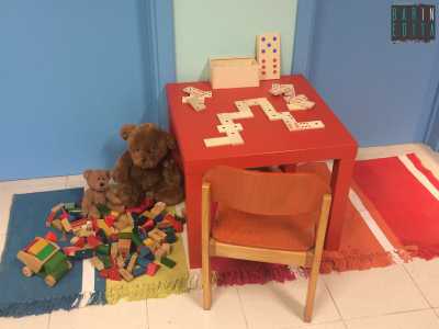 Le pedine di un vecchio Domino costruito in legno