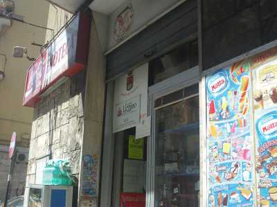 La cantina di via Giulio Petroni vende anche gelati e alimentari