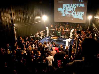 La piccola arena di Berlino che ha ospitato l'evento, denominato Intellectual fight club