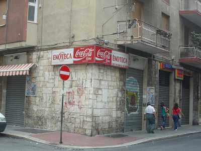 Cantina via Giulio Petroni, la pi� antica di Carrassi