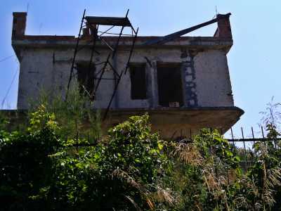 Una delle ville abbandonate in II Traversa di strada della Marina