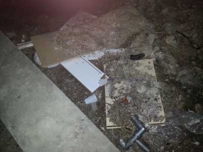 Mobili rotti e rifiuti all'ex campo rom del canalone di San Girolamo