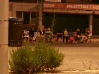 Famigliole nel parcheggio della Fiera del Levante