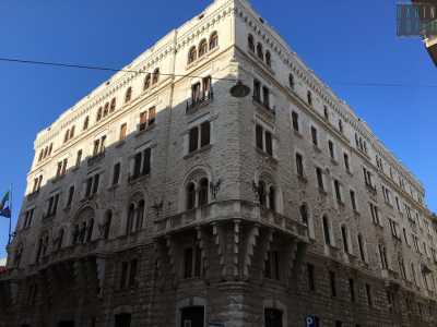 Lo splendido Palazzo dell'Acquedotto Pugliese, ubicato in via Bozzi ad angolo via Cognetti e costruito nel 1930