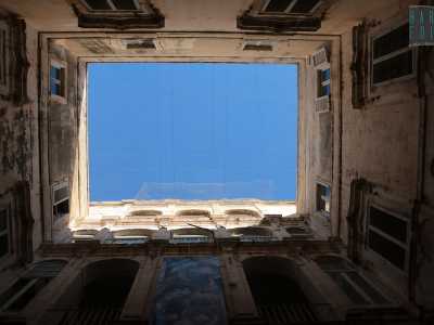 Il palazzo visto dall'atrio