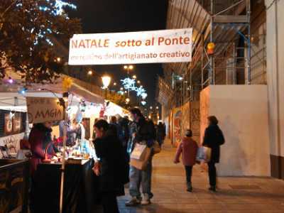 Ingresso del mercatino di Via Caduti di via Fani, di fronte al Liceo Scacchi