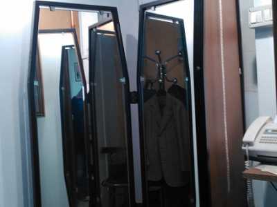 Cabina prova per gli abiti da De Damiani