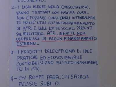 Il regolamento affisso all'interno dell'aula studio