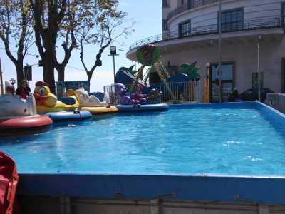 Il Bumper boat un'attrazione acquatica del giostraio Ferdinando