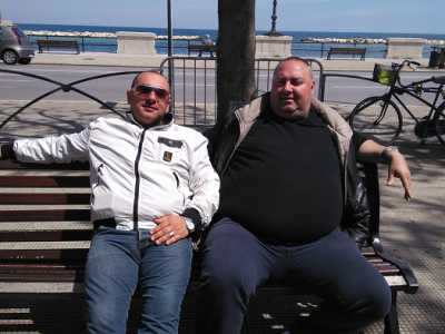 Da sinistra rispettivamente, il signor Vito, proprietario dei Clown rotanti e il signor Umbertone, proprietario del Baby car