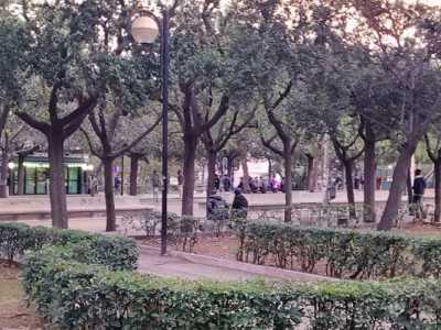 Piazza Umberto: il centro della piazza � sempre il ritrovo di ragazzi africani 