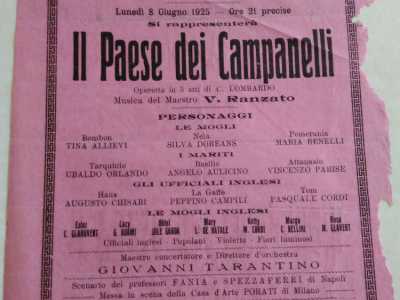 Manifesto colorato del Teatro Petruzzelli risalente al 1925. In programma vi era un'operetta in tre atti, Il paese dei campanelli
