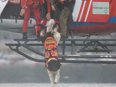 Il tuffo di Bal� dall'elicottero
