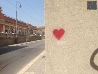 Un cuore in Via Caduti di Via Fani, non lontano dalla stazione centrale