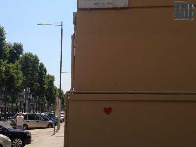 Un altro simbolo dell'amore in via Guido de Ruggero, traversa di viale della Repubblica