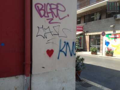 Un altro cuore rosso realizzato lungo corso Cavour