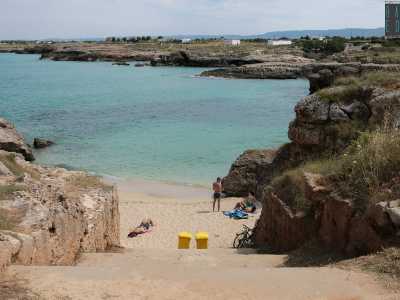 Tra le varie spiagge spicca proprio �scaletta�, chiamata cos� perch� per calcarne la sabbia � necessario scendere alcune scale create nella roccia