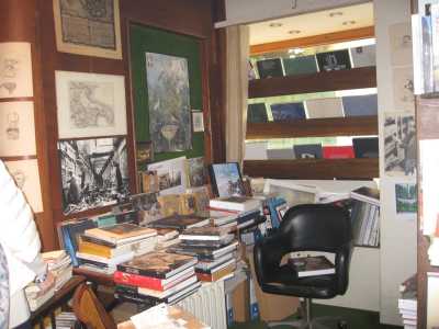 Un particolare di alcune stampe collezionate negli anni 