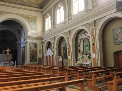L'interno di San Rocco ha un'unica navata adornata da un abside affrescato (foto di Maria Bruno)