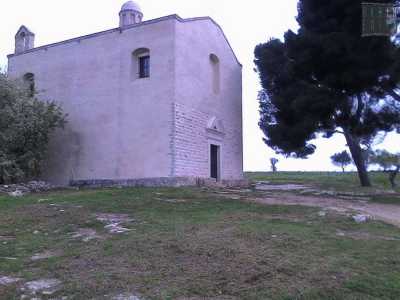 La chiesa in primo piano: � stata da poco ristrutturata