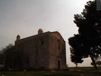 Un'immagine della chiesa primo del restauro