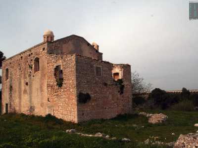 Il retro della chiesa in una foto del 2011. Questa parte dell'edificio ha ancora oggi bisogno di ristrutturazioni