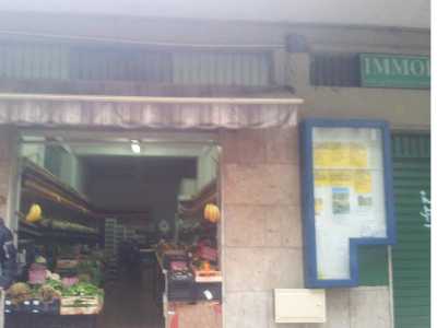 Viale Orazio Flacco, serrande abbassate per Giacinto