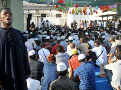 La chiamata alla preghiera per la grande festa della fine del Ramadan a Bari