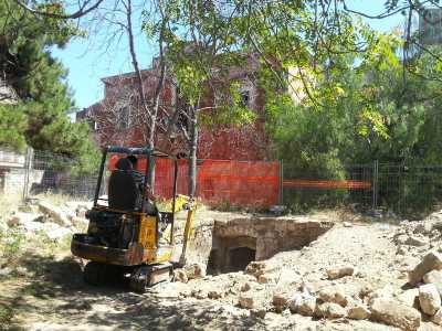 Il Comune ha provveduto ad aprire un cantiere per far riemergere l'entrata del dromos di accesso all'ipogeo, portando alla luce un suggestivo portale ad arco