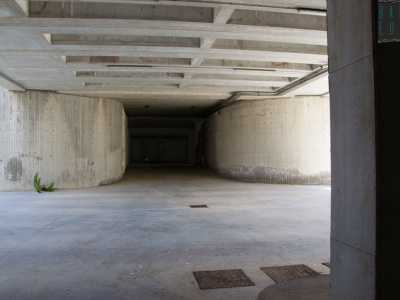 I parcheggi sotterranei, ai quali si accede tramite una rampa