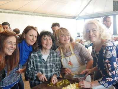 Nei locali della Chiesa Russa il 23 febbraio si festegggia la tradizionale �Festa dell�uomo�, che si celebra in Russia al pari di quella donna...