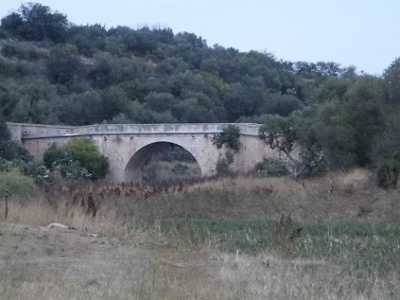 Ponte Vecchio, detto anche "Ponte del Brigante", all'interno del parco regionale di Lama Balice