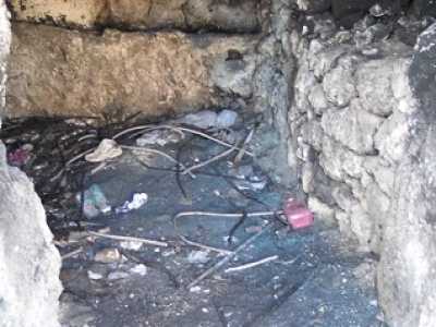 Interno del vano ripulito dai volontari del gruppo speleologico "Vespertilio" di Bari per "Puliamo il buio 2013".