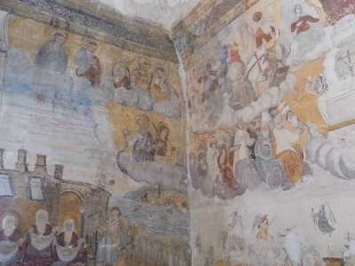 Il Giudizio Universale: in alto si legge la firma di Ruggiero Bruno da Cosenza: l'affresco � il pi� antico della chiesetta dell'Annunziata