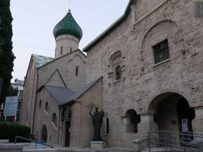 Una struttura che si affaccia su corso Benedetto Croce dal lontano 1914, voluta dalla Societ� Imperiale ortodossa di Palestina per offrire ospitalit� a tutti quei viaggiatori russi che si recavano nel capoluogo pugliese a visitare le spoglie del veneratissimo San Nicola