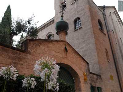 La Chiesa Russa di corso Benedetto Croce rappresenta una sorta di enclave  russa all�interno del territorio di Bari, punto di riferimento per tutti gli ortodossi che vogliono venire a �fare un�esperienza� nella citt� del veneratissimo San Nicola