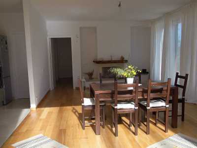 Cucina e sala da pranzo della Casa Gs bioclimatica di Monopoli