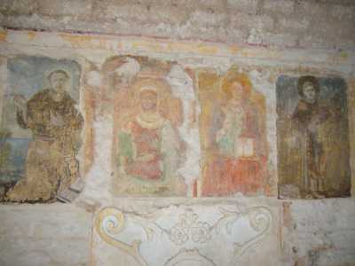 Affresco laterale della chiesa di San Salvatore a Loseto