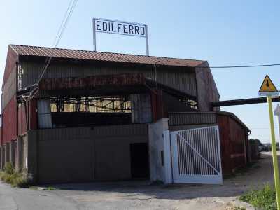 Lo stabilimento Edilferro ormai in abbandono, in strada Torre dei Cani