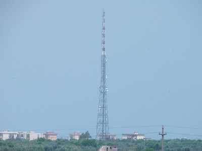 La Torre Eiffel barese, da lontano, in uno scatto fatto con il teleobiettivo 