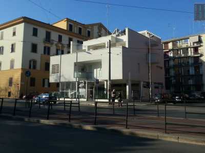 La palazzina bianca in viale della Repubblica che nel 2011 � sorta al posto della bottega Aceto 