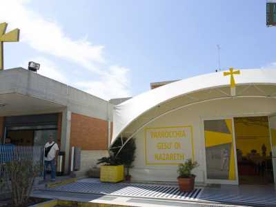 Nell�adiacente rione di Fesca si trova invece il  recentissimo prefabbricato-tendone della chiesa Ges� di Nazareth, inaugurata nel 2002 in via Romito