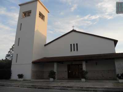 Nel confinante piccolo rione di Mungivacca sorge la chiesa di San Ciro, nata nel 1954 su piazzale Pugliese e guidata ancora oggi dallo stravagante don Felice