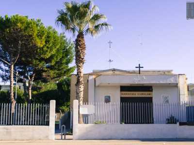 Spostandoci in direzione nord del litorale barese, incontriamo la chiesa di San Girolamo, aperta nel 1958 sul Lungomare IX Maggio