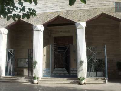 E� del 1916 la chiesa di San Pasquale, che d� il nome al quartiere: si trova in via Pisacane e fu voluta da monsignor Vaccaro