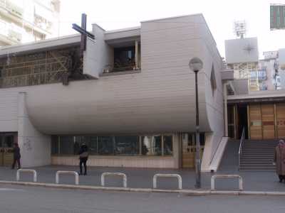 In corso Benedetto Croce sorge Santa Maria delle Vittorie, la �chiesa dei Carmelitani�, ricostruita nel 1982 su un precedente tempio del 1956