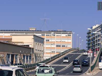 Il 5 maggio 1972 venne inaugurato il secondo ponte della citt�. E� quello che unisce via Apulia a via Di Vagno: praticamente il quartiere Japigia al lungomare. Si trova all�altezza del liceo tecnologico Marconi e della concessionaria Fiat: da qui l�appellativo di �ponte della Fiat� , anche se in realt� il suo vero nome � Giuseppe Garibaldi 